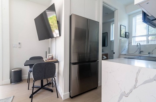 North Hollywood Apartamento | Scandinavian-Style 1BR Apartment BUILT 2024 (p80)