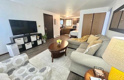 Marion Apartamento | Scape to Your Marion Getaway!