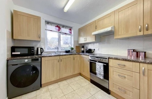 Batheaston Casa | Scarlet House