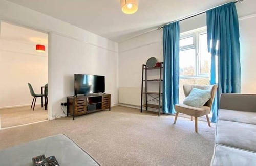 Batheaston Casa | Scarlet House