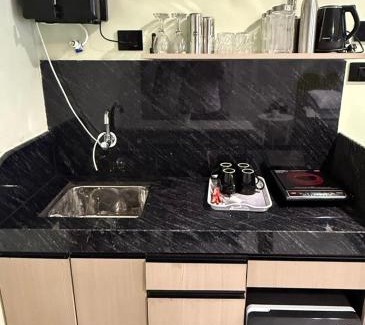 Koregaon Park Apartamento | Scarlet Studio Room Luxe Lane5 Koregaon Park WiFi AC