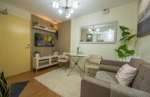 Sasa Hotel | Scarlet Suites Condominium