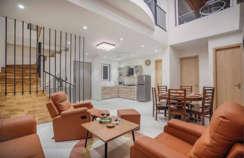 Kumarhatti Casa | Scarlett Peaks | Luxe 4BHK w/Theatre & Game Lounge