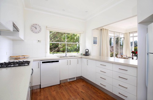 Blackheath Casa | Scarlett's Place - Golf Retreat, 4 Bedroom, 2 Bathroom, Sauna, BBQ, Deck, Accessible