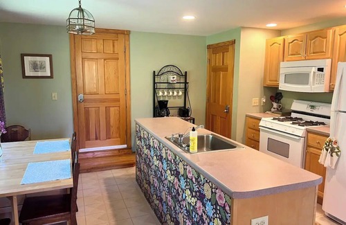 Bridgton Apartamento | Scenic 1-bedroom apt in Bridgton with WiFi and AC