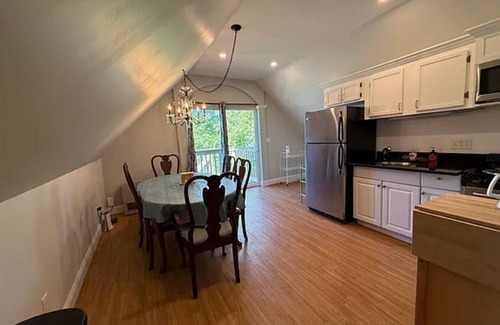 Searsport Apartamento | Scenic 2-Bedroom Apartment Nestled in a Historic Bayside Victorian Home