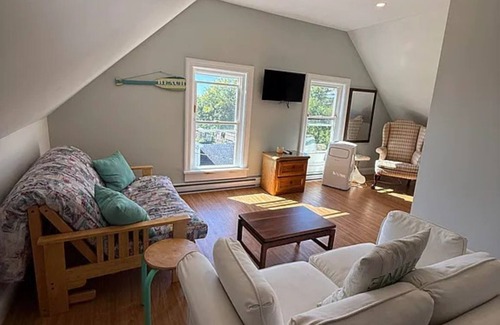 Searsport Apartamento | Scenic 2-Bedroom Apartment Nestled in a Historic Bayside Victorian Home