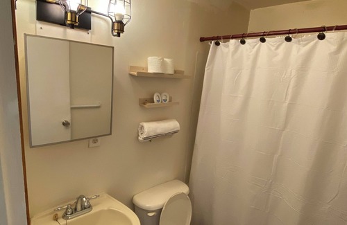 Trenton Casa | Scenic 2-Bedroom+Waterfront Home+FreeParking