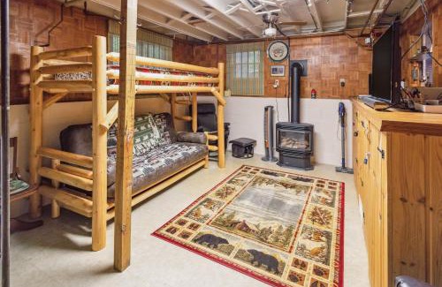 White Lake Apartamento | Scenic 4BR Lake View Cottage