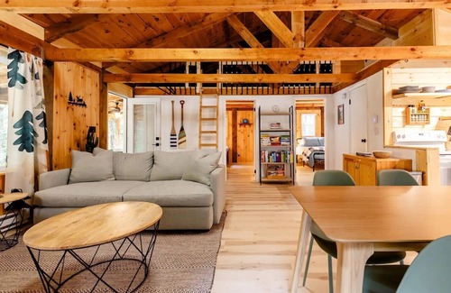 Northville Cabina | Scenic Adirondack Cabin w/ Hot Tub - River Bend