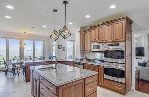 Cambridge Casa | Scenic and private waterfront eastern shore home.