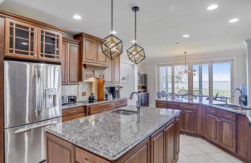 Cambridge Casa | Scenic and private waterfront eastern shore home.