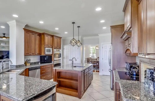 Cambridge Casa | Scenic and private waterfront eastern shore home.