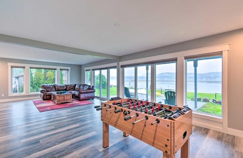 Allyn Casa | Scenic and Spacious Getaway on North Bay with Deck!
