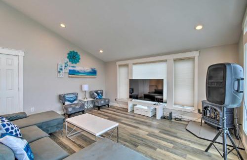 Allyn Casa | Scenic and Spacious Getaway on North Bay with Deck!