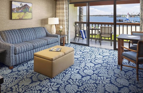 Crown Point Hotel | Scenic Bay View King Suite at Catamaran Resort & Spa