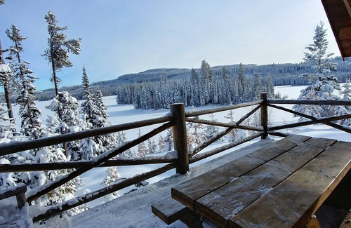Central Okanagan Cabina | Scenic cabin overlooking Oyama Lake. Big deck. Pet-friendly!