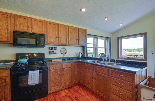 Cape Vincent Casa | Scenic Cape Vincent Retreat: Walk to Marina!