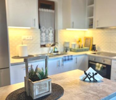 Karystos Apartamento | Scenic Coastal Getaway