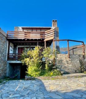 Karystos Apartamento | Scenic Coastal Getaway