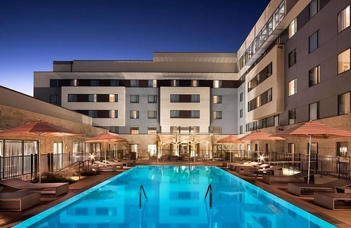 Bee Cave Apartamento | Scenic Comfort | Free Parking! Bee Cave Dining & Shopping Walks!