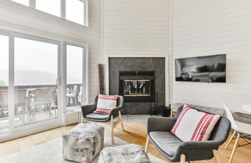 Mont-Tremblant Casa | Scenic Condo Overlooking Mont Tremblant and the Lake