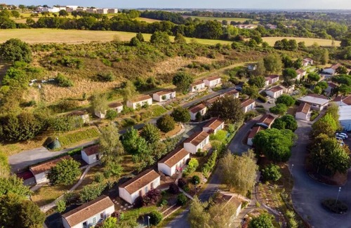 Les Epesses Apartamento | Scenic Countryside Retreat Near Puy du Fou - Perfect for Family Getaways