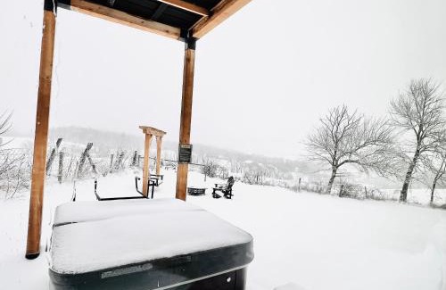 Pine Grove Apartamento | ‘Scenic Escapes’ Romantic Pine Grove Getaway!