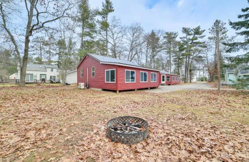 Oscoda Casa | Scenic Evans Hideaway Steps to Lake Huron!