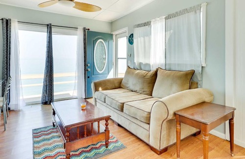 Geneva-on-the-Lake Casa | Scenic Geneva Cottage with Lake Erie Beach Access!