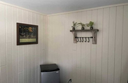 Alger Casa | Scenic Getaway: Motel with Easy Access to Nature Trails | Pets are Allowed