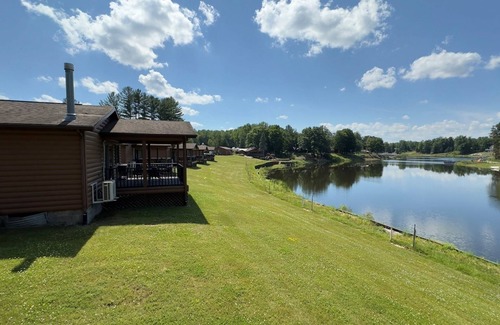 Alger Casa | Scenic Getaway: Motel with Easy Access to Nature Trails | Pets are Allowed