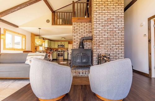 Goshen Cabina | Scenic Green Mountain Cabin Retreat near Hiking, Skiing, and Recreation Trails
