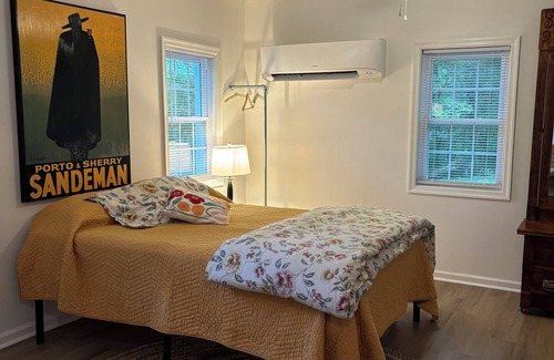 Farmville Cabina | Scenic guest house in great location in Farmville, VA