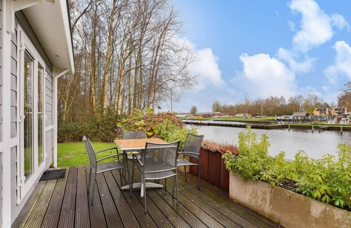 Midlaren Chalet De Esquí | Chalet confortable junto al agua, en un parque