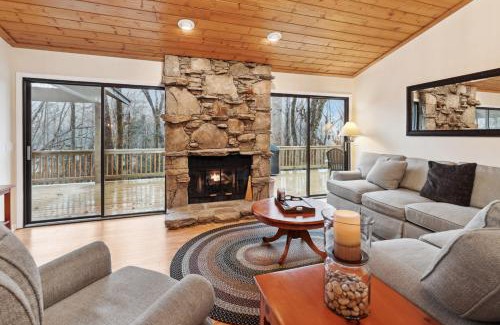 Sapphire Casa | Scenic Home with Fire Pit and Sapphire Valley Perks!