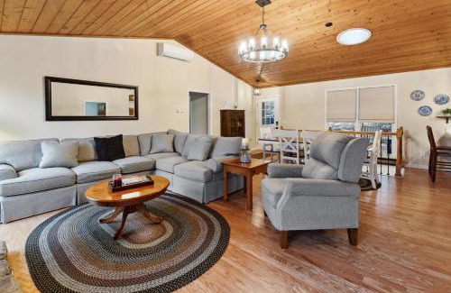 Sapphire Casa | Scenic Home with Fire Pit and Sapphire Valley Perks!