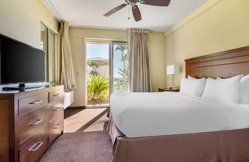 Poipu Hotel | Scenic Kauai Stay Near Allerton Garden + Free Pool Access + Kitchen