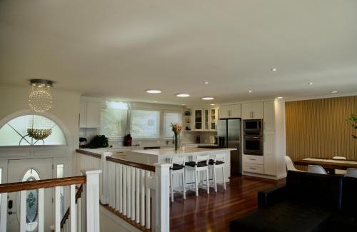 West End Casa | Scenic Lake View Home