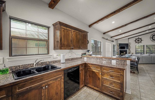 McQueeney Casa | Lakefront | Fire pit | Outdoor kitchen