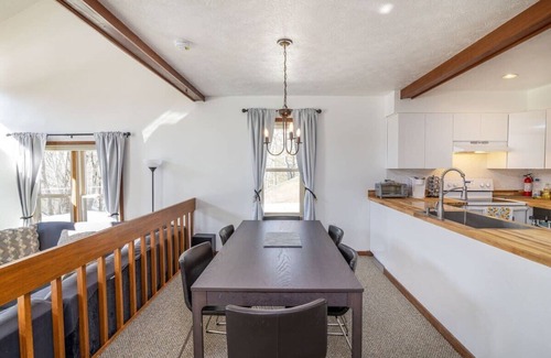 East Stroudsburg Casa | ★Scenic Mountain Oasis | Mins to Ski Slopes/Hiking