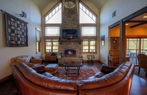 North Meadow Creek Casa | Scenic Mountain Cabin with Creekside Deck & Outdoor Fireplace near North Meadow Creek, Montana
