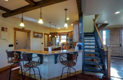 North Meadow Creek Casa | Scenic Mountain Cabin with Creekside Deck & Outdoor Fireplace near North Meadow Creek, Montana