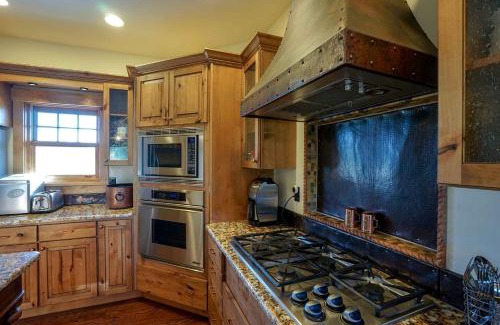 North Meadow Creek Casa | Scenic Mountain Cabin with Creekside Deck & Outdoor Fireplace near North Meadow Creek, Montana