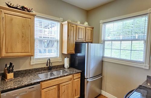 Indian Point Cabina | Scenic Mountain Log Cabin by Silver Dollar City & Table Rock Lake!