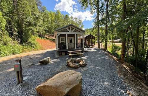 Bryson City Cabina | Scenic Mountain Tiny Home Getaway Near Nantahala River
