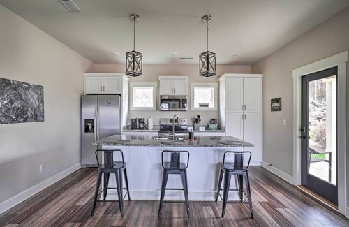 Lookout Valley Neighborhood Association Casa | Scenic Mtn Retreat w/ Wooded Backyard + Fire Pit!