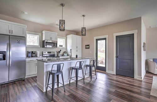 Lookout Valley Neighborhood Association Casa | Scenic Mtn Retreat w/ Wooded Backyard + Fire Pit!