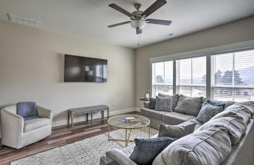 Lookout Valley Neighborhood Association Casa | Scenic Mtn Retreat with Wooded Backyard and Fire Pit!