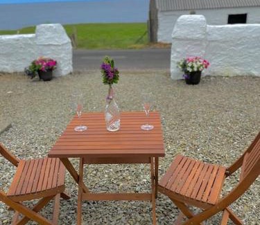 Malin Casa | Scenic Oceanfront Retreat- Buliban Cottage